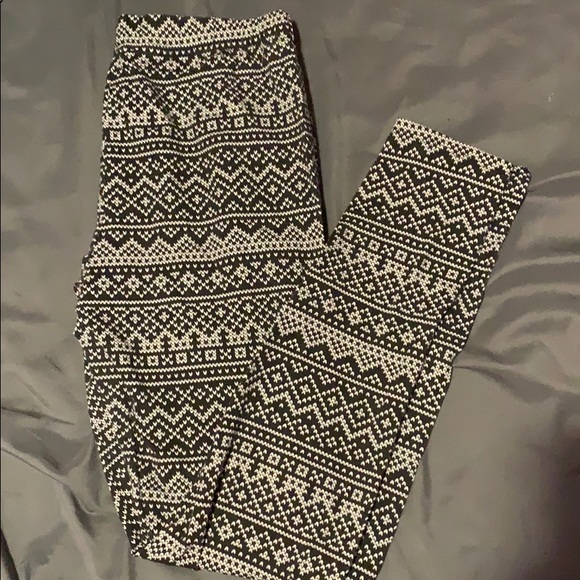 No Boundaries Designed Leggings - Picture 1 of 2